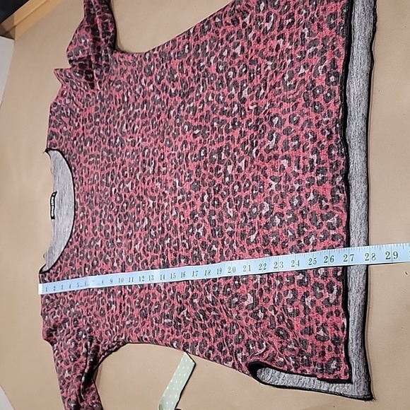 David Cline, Size L Fuchsia Scoop Neck Top, Slit Sides, Slit Cuffs, Exc. Cond. - Picture 8 of 11